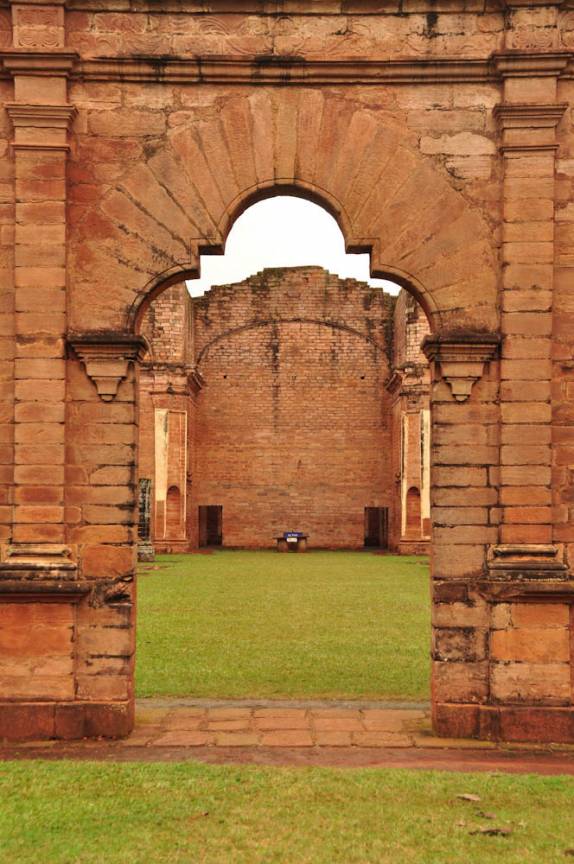 Porta em estílo árabe nas ruínas da Missão em Jesus, próximo à Trinidad, no Paraguai